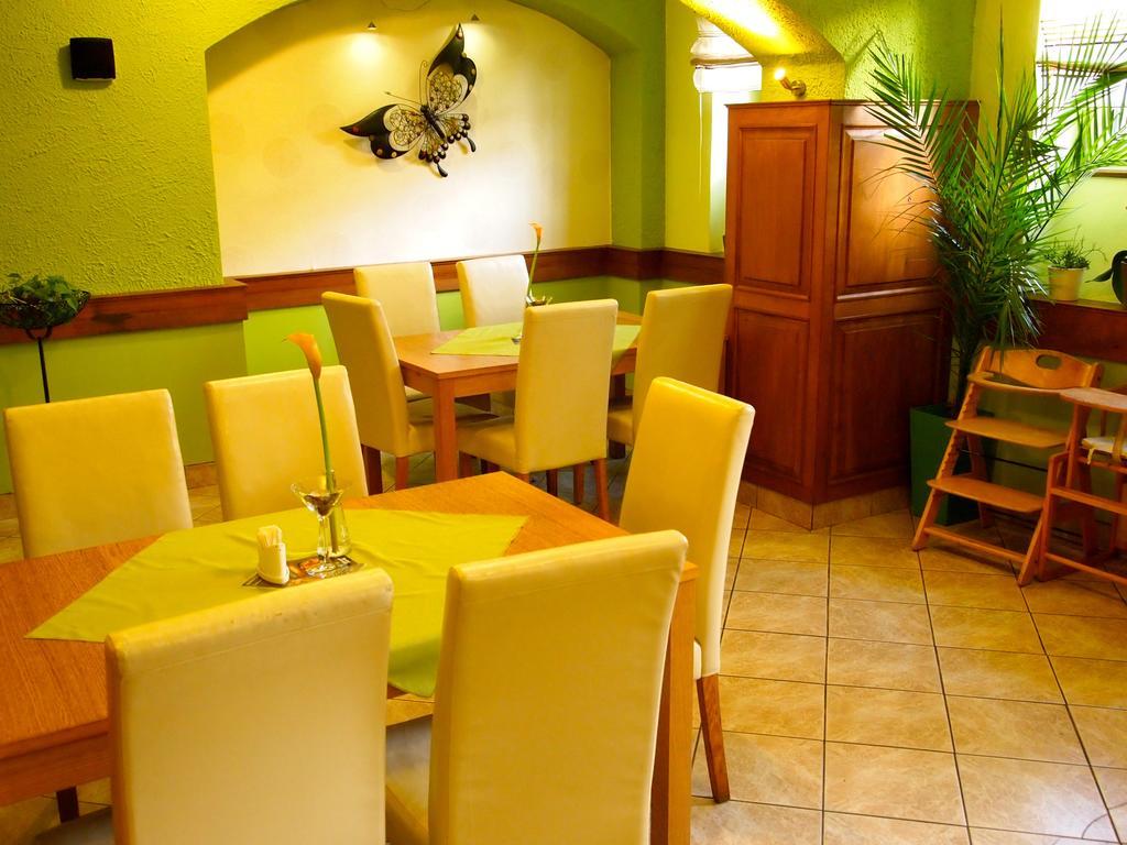 Pension Habermannova Vila Bludov  ภายนอก รูปภาพ